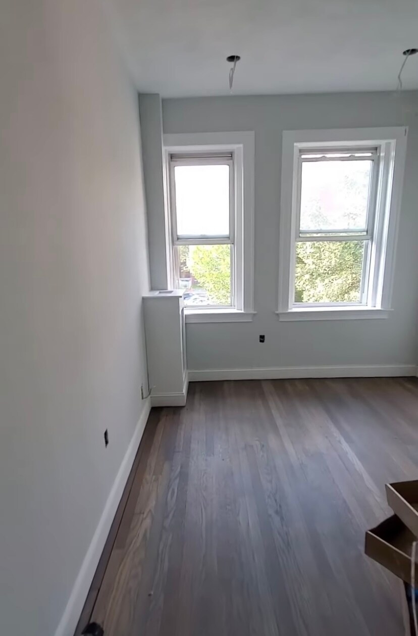 Building Photo - 100 Queensberry St