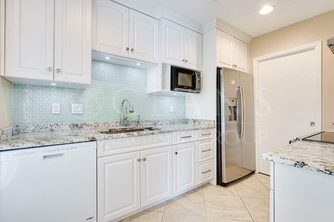 Building Photo - Riverfront Two Bedroom Condo