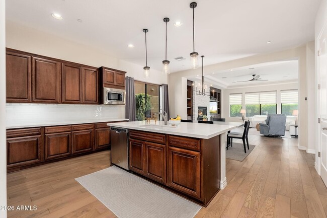 Building Photo - 9705 E Mountain Peak Dr