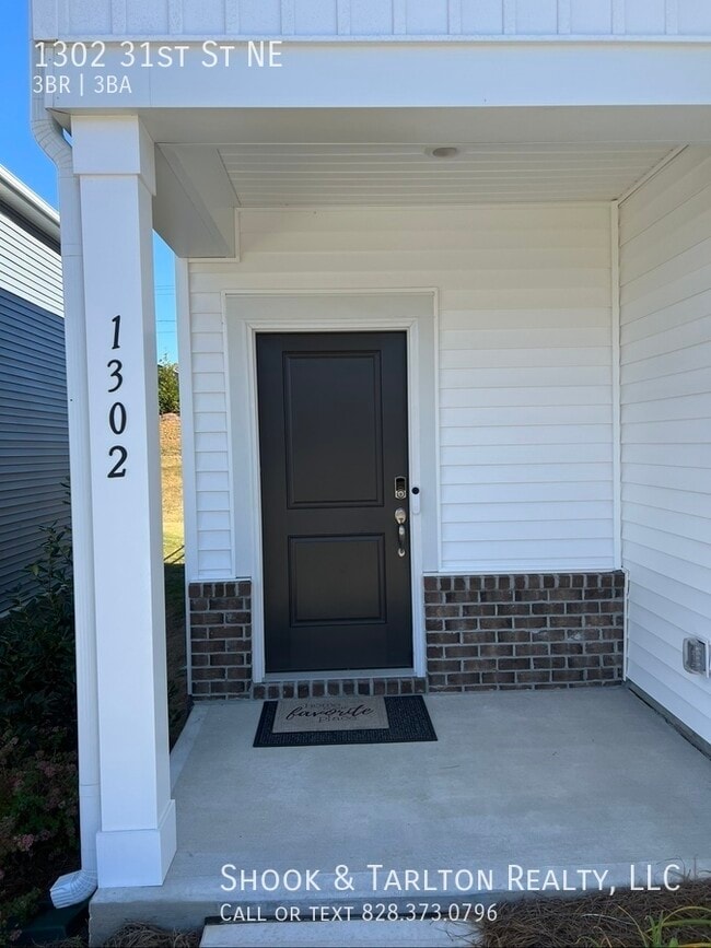 Primary Photo - 1302 31st St NE