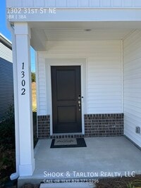 Building Photo - 1302 31st St NE