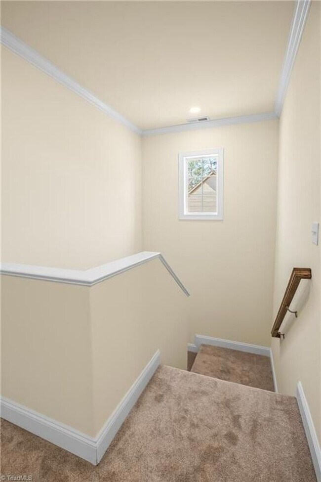 Building Photo - Luxurious Living In Sought After Sherwood ...
