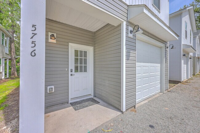 Building Photo - 5754 Pilgrim Ave