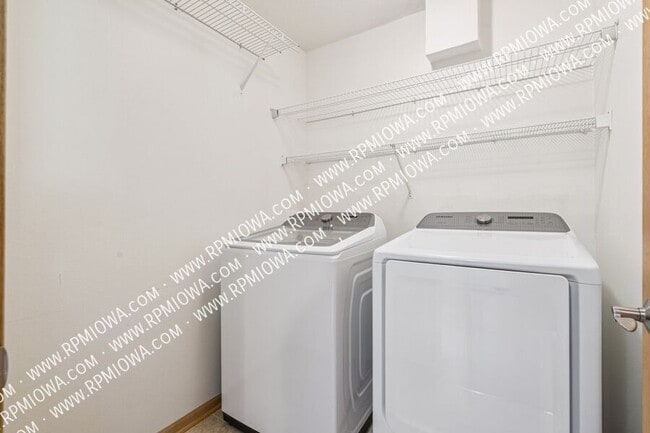 Building Photo - 513 E 4th St