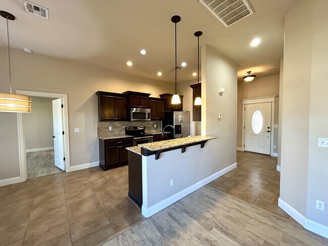 Building Photo - 2407 SW Edinburough Dr