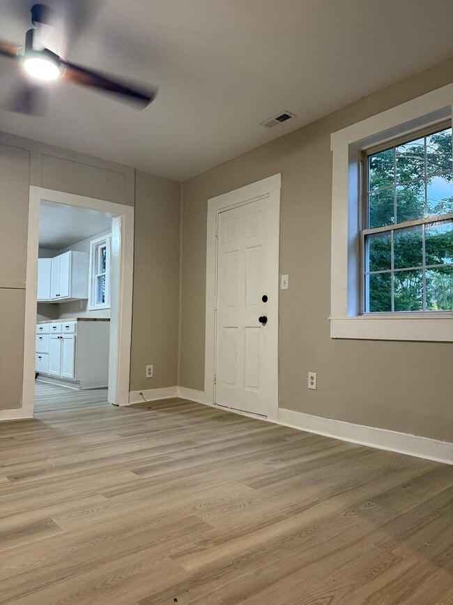 Building Photo - 720 S Apperson Way