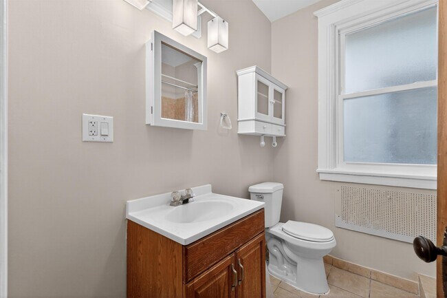 Building Photo - 18 Boyd Ave