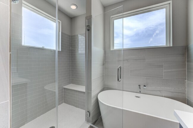 Building Photo - 2510 Tuam St