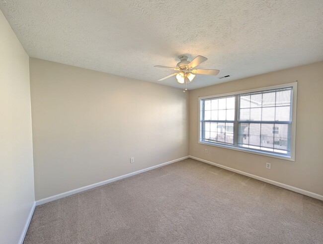 Building Photo - Great Location Swannanoa Townhome