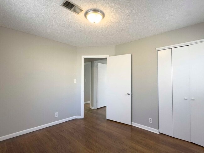 Building Photo - 328 Dunbar Cave Rd