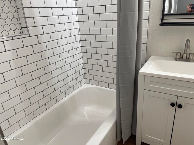 Building Photo - 151 N Elm St