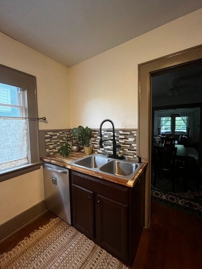 Building Photo - 432 Tennyson Ave