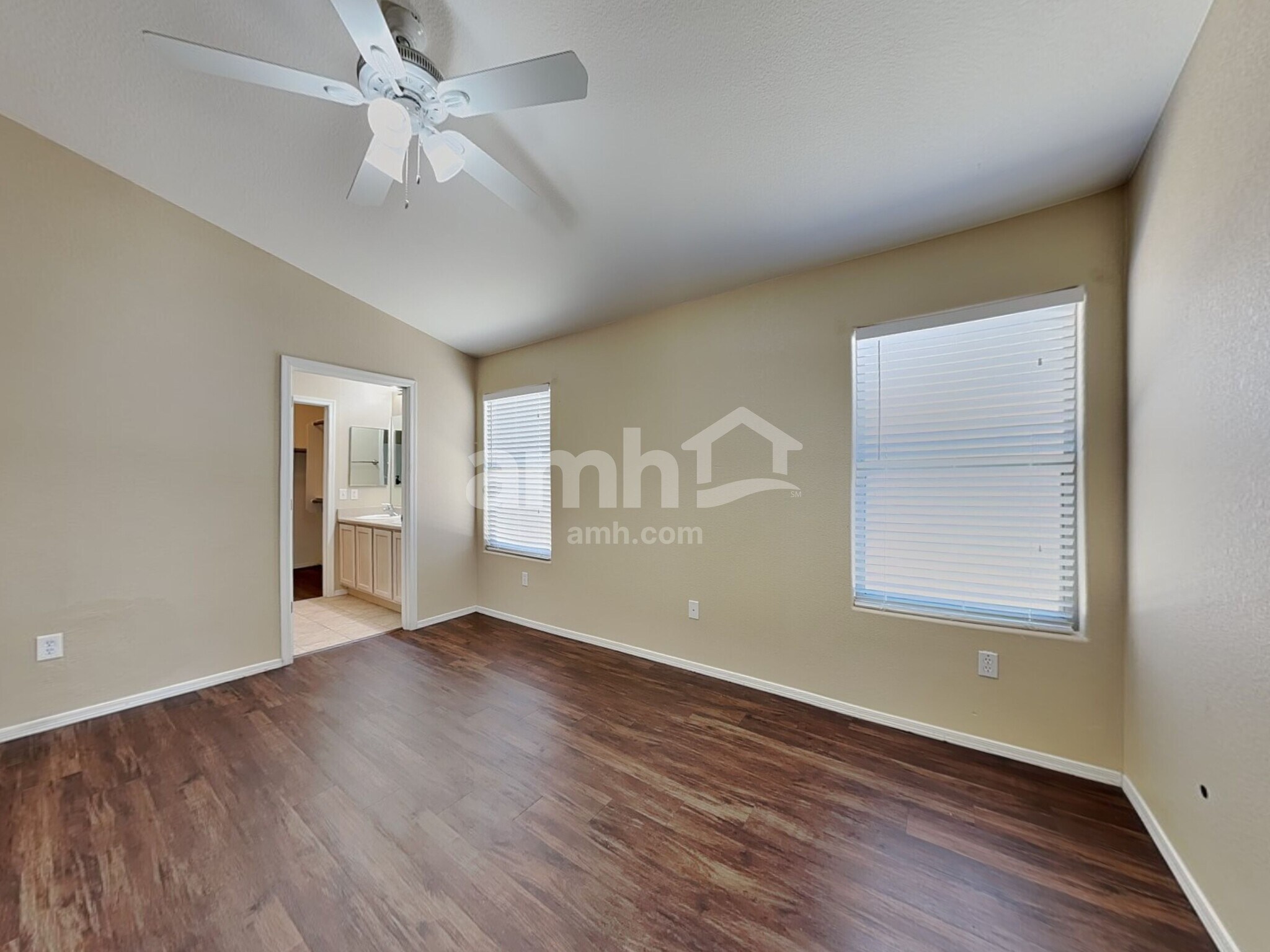 Building Photo - 2435 W Waterway Pl