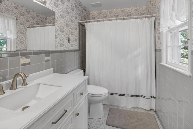 Building Photo - 5973 Searl Terrace