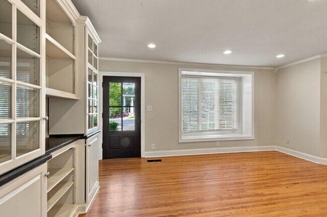 Building Photo - 2023 Galbraith Dr