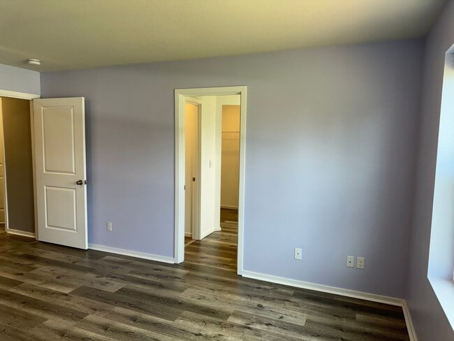 Building Photo - 4 bedroom 2.5 bathroom almost-new house in...