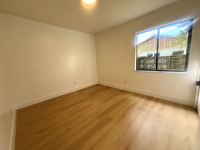 Building Photo - 640 Macduff Ln