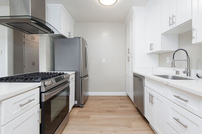 Interior Photo - 3810 Wade