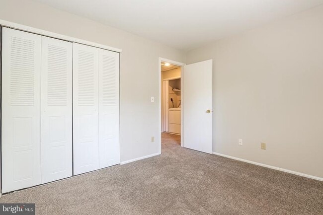 Building Photo - 190 Peregrine Dr