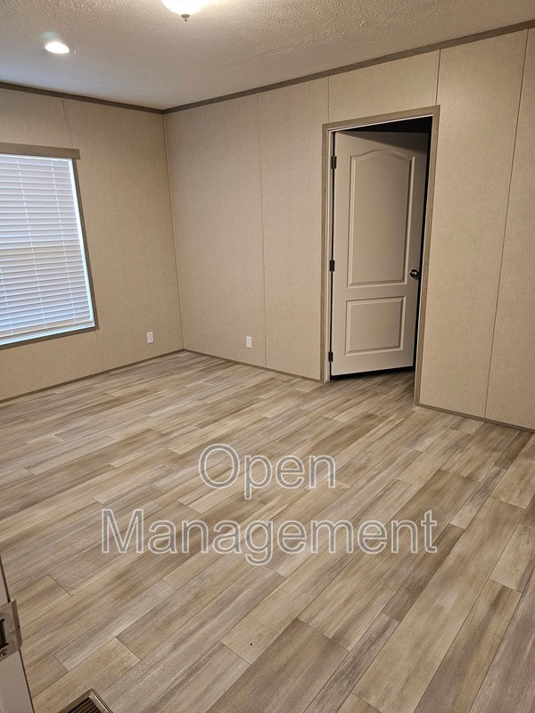 Building Photo - 16 English Village Park