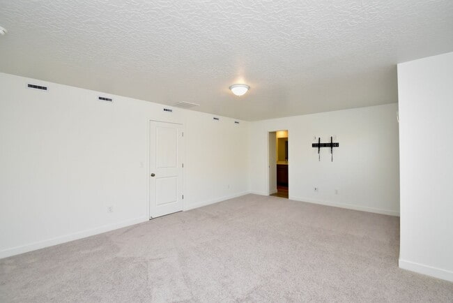 Building Photo - Spacious Saratoga Springs 4 Bed 3.5 Bath ***$600 off first month rent!!***
