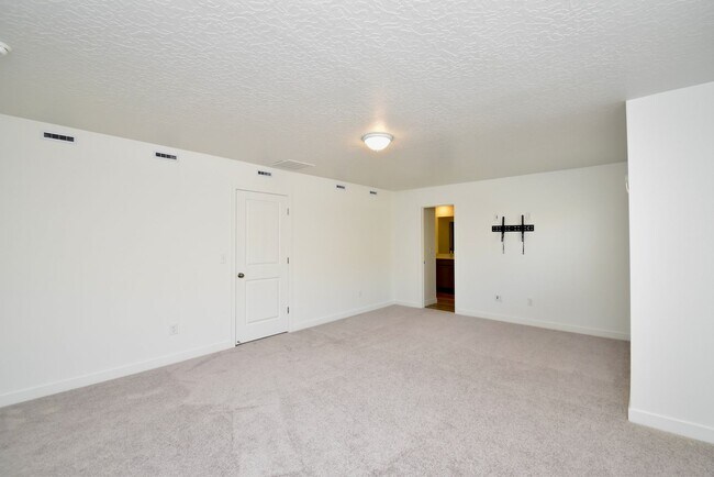 Building Photo - Spacious Saratoga Springs 4 Bed 3.5 Bath Corner Home with Stunning Views