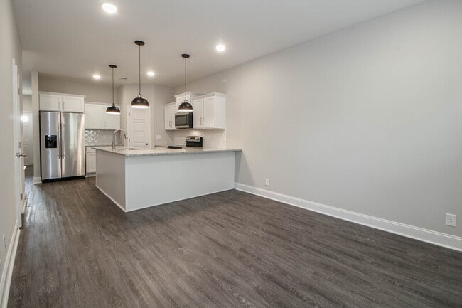 Building Photo - 220 Drayton Dr