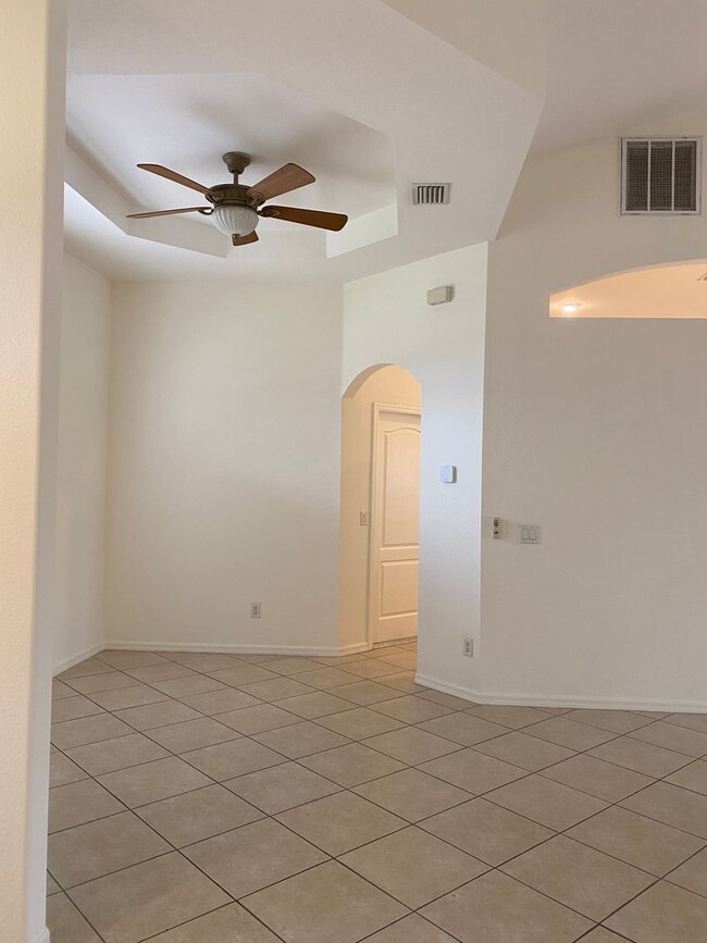 Building Photo - 1512 SE 20th St