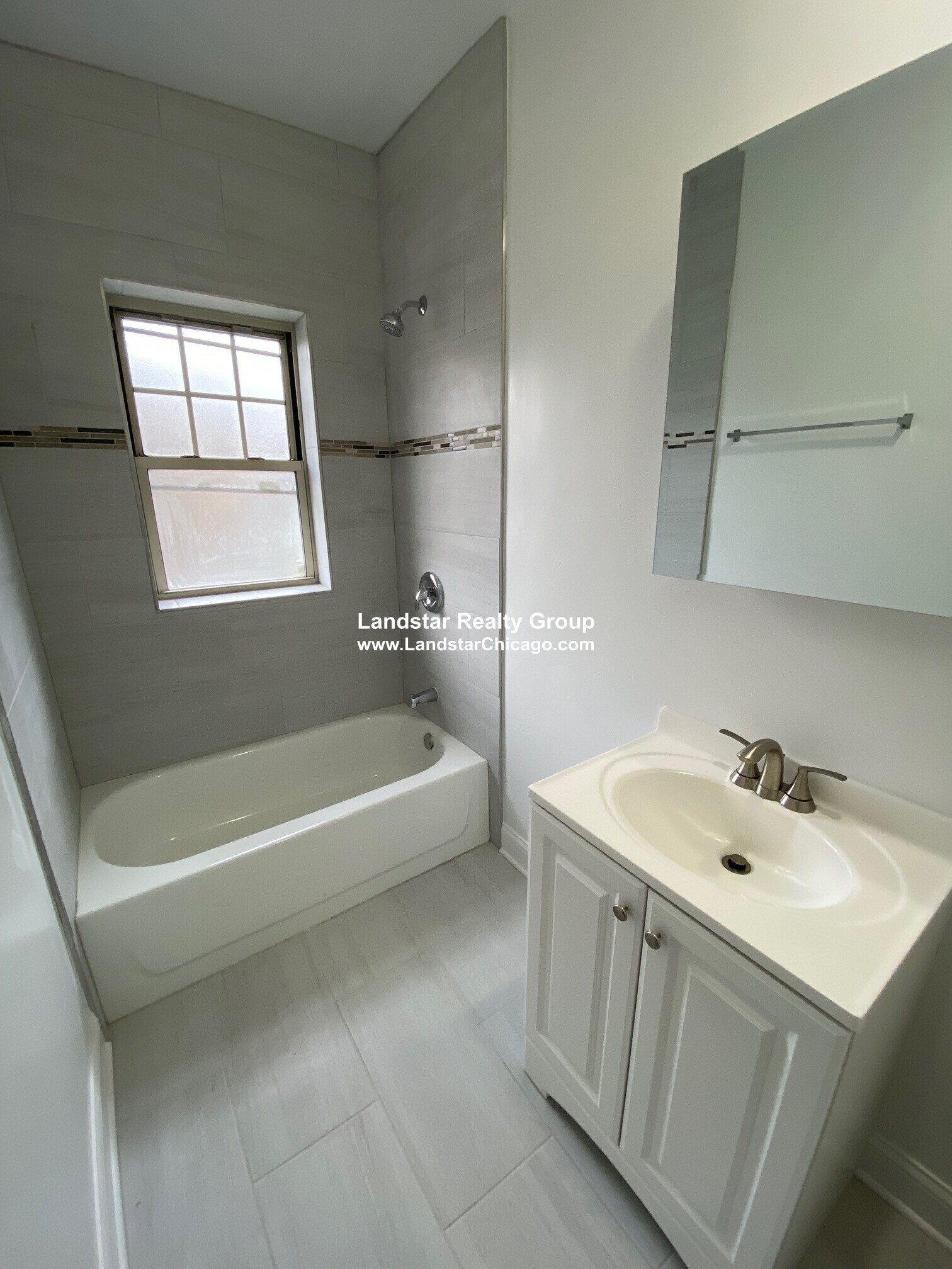 Building Photo - 736 Reba Pl