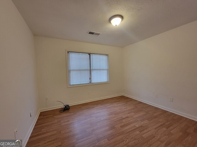 Building Photo - 1086 Summer Brook Anx