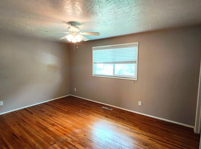 Building Photo - 1478 W Teakwood Dr