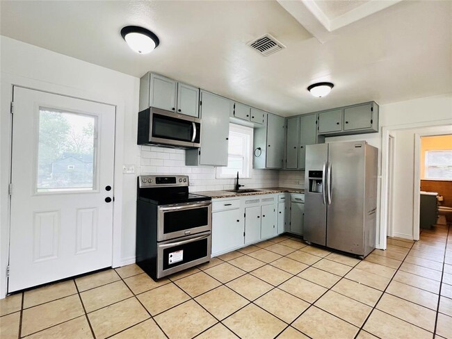 Building Photo - 728 Copeland St