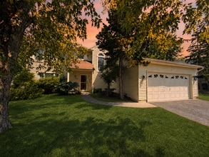 Building Photo - Spacious 4-Bedroom Colonial with 2-Car Garage in Howell