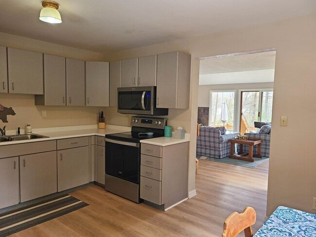 Building Photo - Live On The Water! 3 Bedroom House For Rent