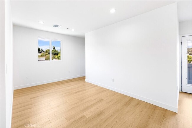 Building Photo - 4038 Somers Ave
