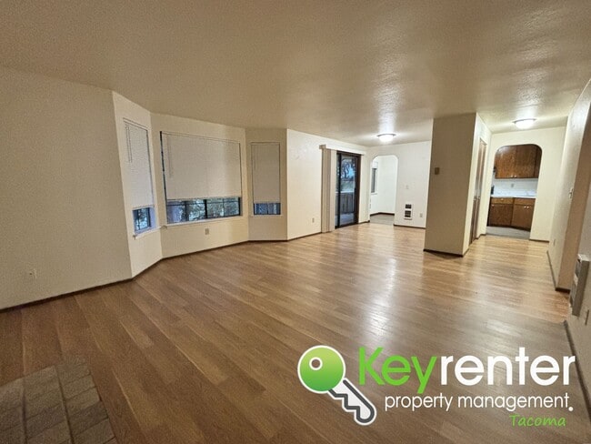 Building Photo - Comfortable Upstairs 2 Bedroom 2 Bath Rental in Private Community Near Fircrest!