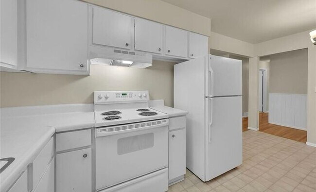 Building Photo - MOVE IN SPECIAL! 3-bedroom Rancher in Coun...