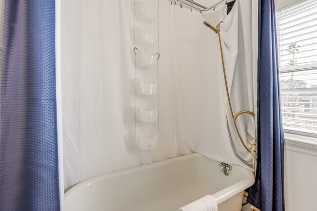 Building Photo - Eagle Avenue