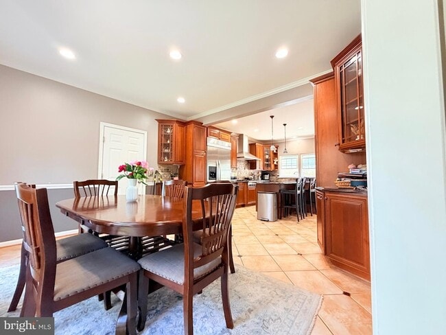 Building Photo - 11610 Seneca Forest Cir
