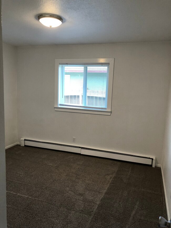 Building Photo - 930 Karluk St