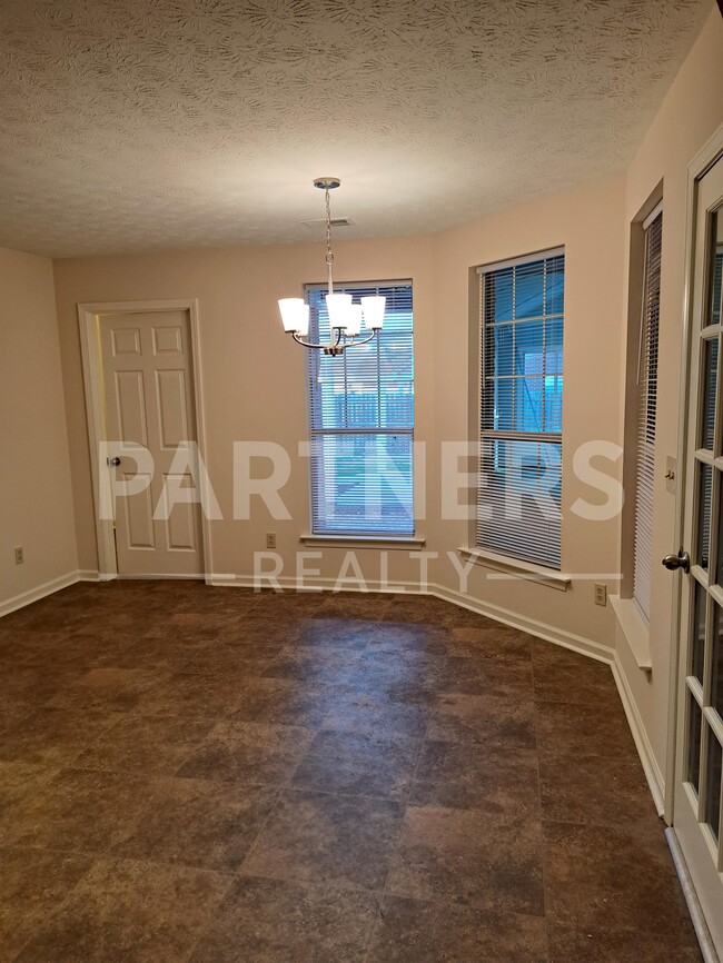 Building Photo - 844 Brookland Curv