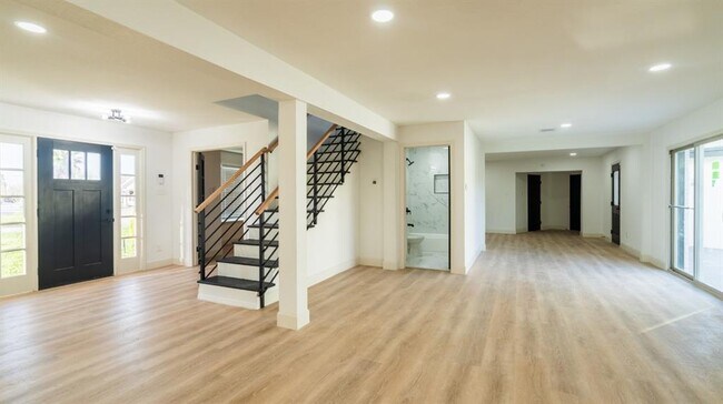 Building Photo - 1402 Bayou Shore Dr