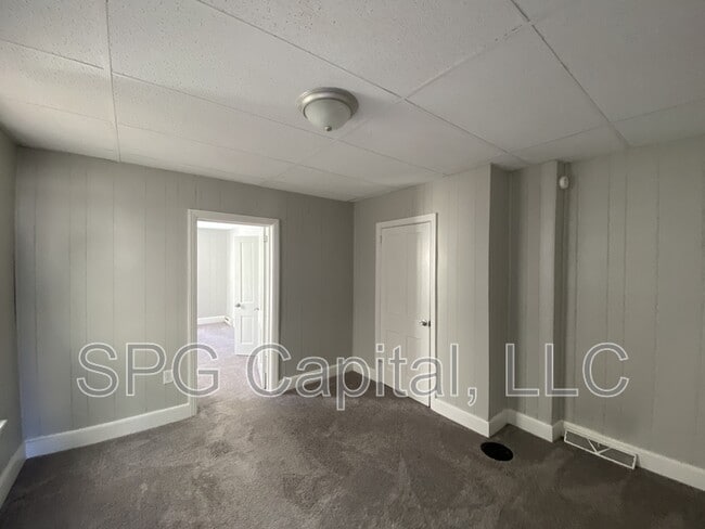 Building Photo - 556 S Second St