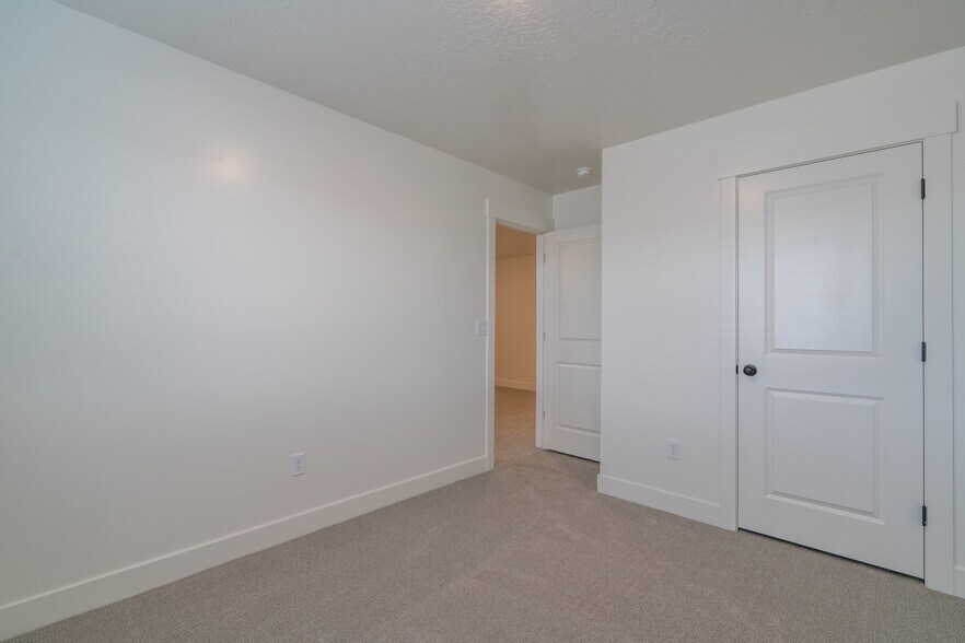 Building Photo - 5680 S Duel Ln