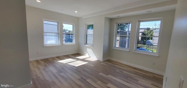 Building Photo - 307 W York St