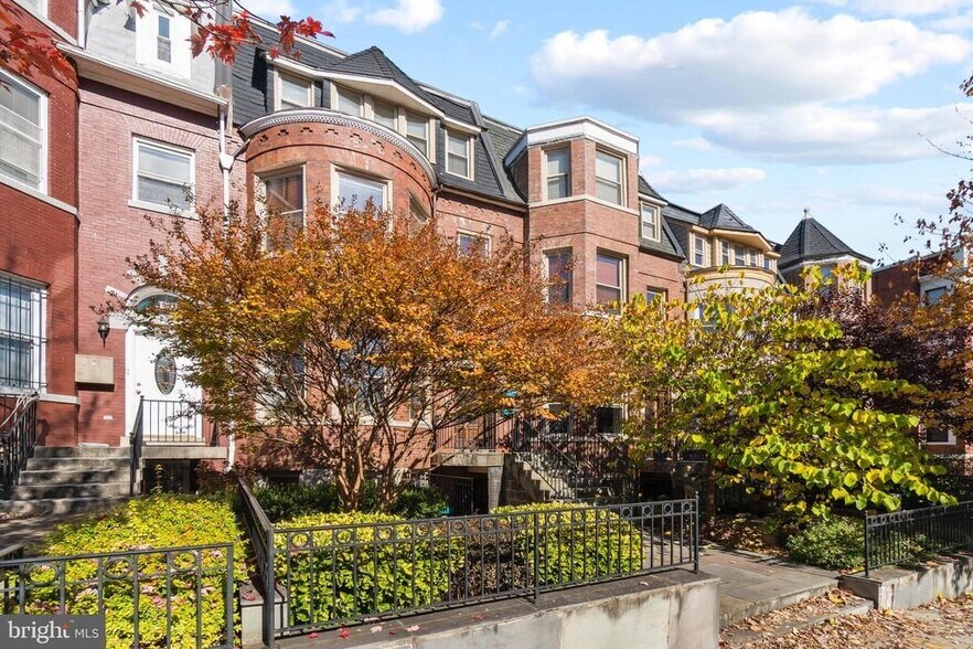 Building Photo - 1429 Clifton St NW