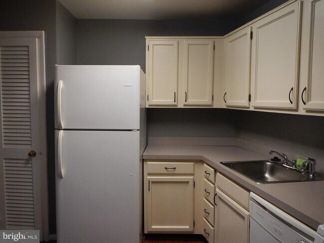 Building Photo - 14618 Bauer Dr
