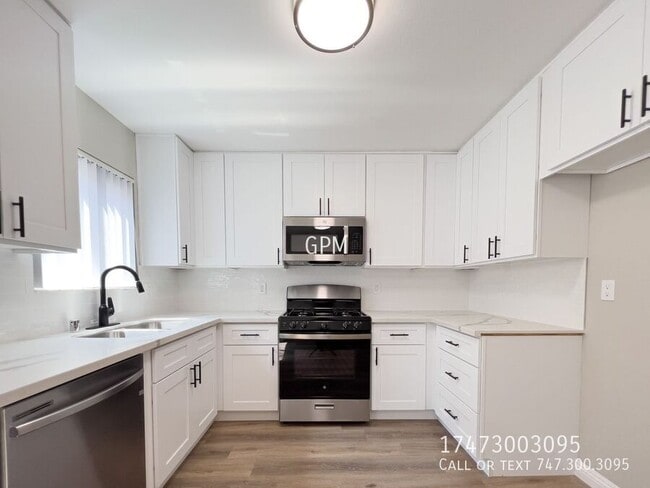 Building Photo - 137 Carr Dr