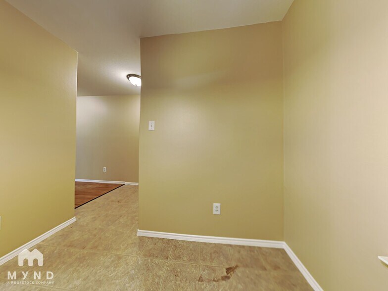 Building Photo - 635 Ashlen Dr