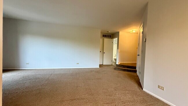 Building Photo - 1501 Raymond Dr